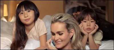 En novembre 2004, Læticia et Johnny adoptent une petite fille vietnamienne, qu'ils prénomment Jade, née le...