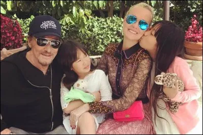 Ils accueillent une deuxième petite fille en décembre 2008, Joy, vietnamienne également, née le...