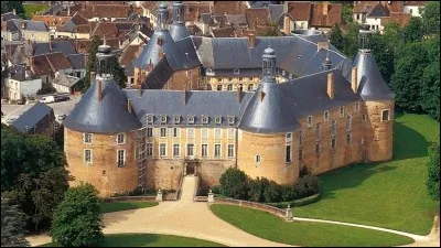 Jean d'Ormesson passait l'été dans le château de ses ancêtres, lequel ?