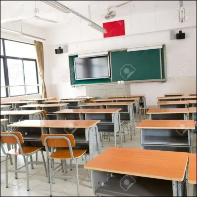 Il y a une place libre à côté de ta meilleure amie et du garçon que tu aimes. Tu vas t'asseoir à côté...