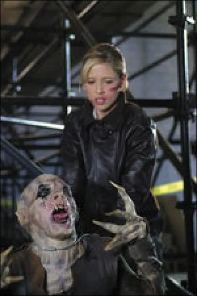 Dans la saison 7 quel vampire Buffy tue-t-elle ?