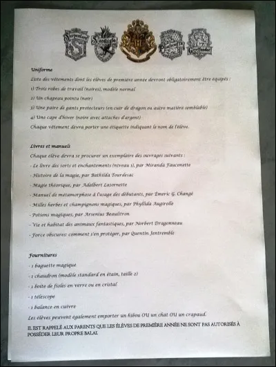 Par quoi arrive la lettre quand Harry parvient enfin &agrave; la lire ?