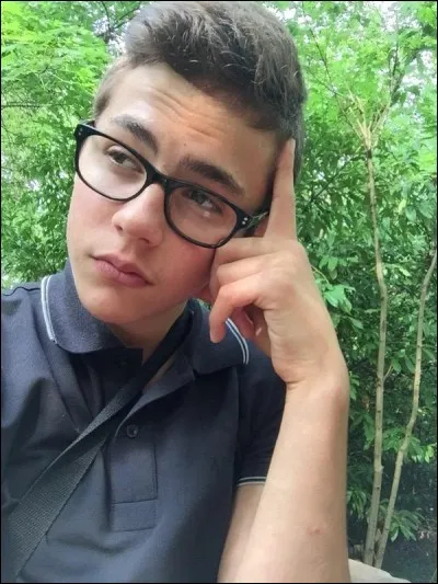 Son nom sur YouTube est Monsieurfun, mais il s'appelle en réalité...