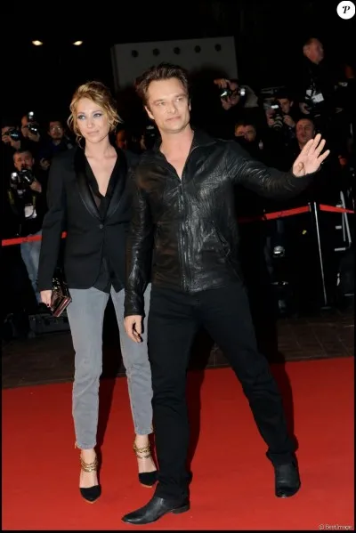 ''Des gens qui cherchent la lumière en pleine nuit.''
Dans quelle chanson prononçait-il ces paroles ?