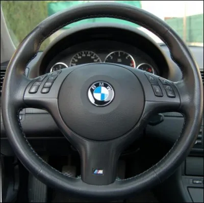 Comment s'appelle cet élément d'une voiture ?