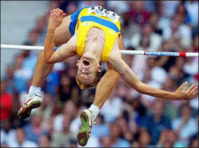 Les sauteurs en hauteur adeptes du rouleau dorsal pratiquent le :