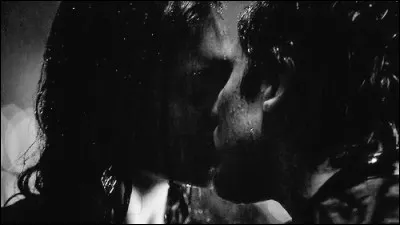 Que promait Damon à Elena à ce moment ?