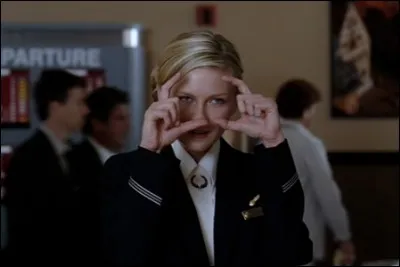 Cette charmante hôtesse, jouée par Kirsten Dunst, va s'occuper tout particulièrement de l'unique passager d'un vol de nuit vers... ?