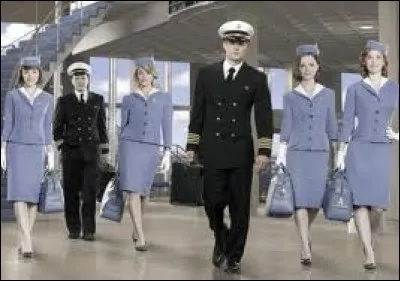 Cette délicieuse série, sortie en 2012, n'a hélas connu qu'une seule saison. Quelle est la compagnie au centre de la série ?