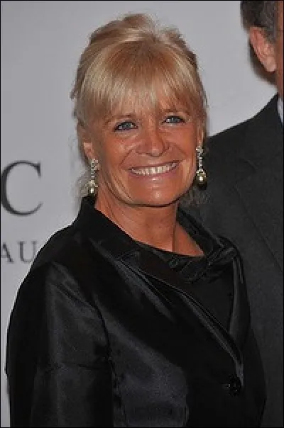 Cette véritable hôtesse de l'air se prénomme Francine. Elle a été l'épouse d'un homme très célèbre, parcourant le monde. A votre avis, lequel ?