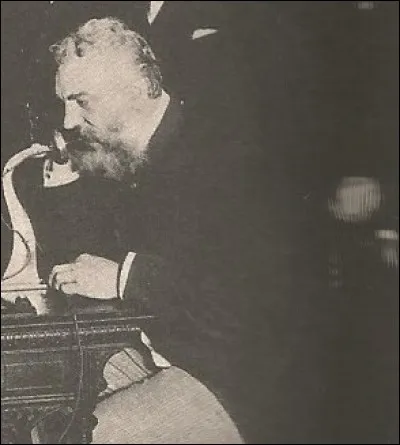 Il a inventé le téléphone :