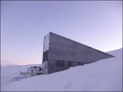 Quel site secret et inaccessible est situé au Svalbard ?