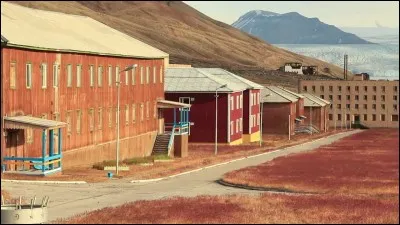 Combien y a-t-il de localités abandonnées au Svalbard ?