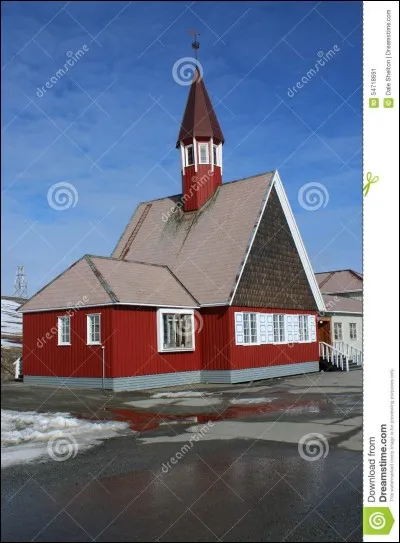Le Svalbard a la deuxième église la plus septentrionale du monde. Dans quel pays se situe la première ?