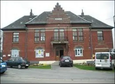 Nous partons dans les Hauts-de-France, à Doignies. Commune de l'arrondissement de Cambrai, elle se situe dans le département ...