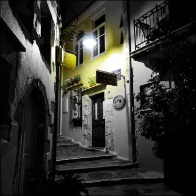 Qui chantait "Désormais, moi qui voulais être ton ombre, je serai l'ombre de moi-même" ?