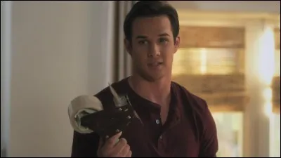 Qui va découvrir le corps de Ian ?