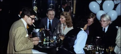 Hommage aux tontons, la grande classe ! Célèbre boîte parisienne des années 80, hors normes. Quel était ce club ?