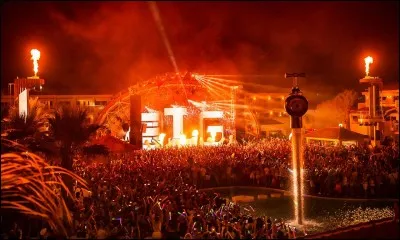 Club totalement novateur, créé par des Français à Ibiza, l'endroit du moment en période estivale. Quel est-il ?