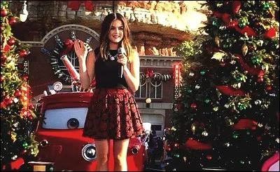 Fin 2017, Lucy Hale (Aria) a sorti une chanson de Noël, comment s'appelle-t-elle ?