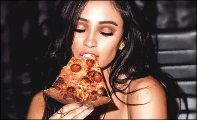 Dans quelle série figure Shay Mitchell (Emily) en 2018 ?