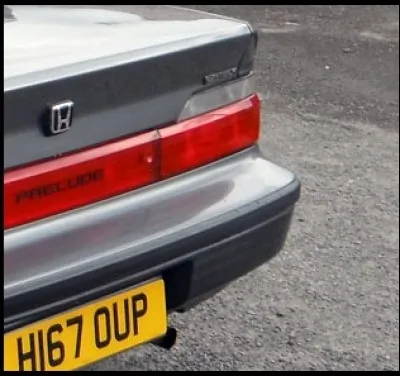 Ce sont les feux arrière d'une ...