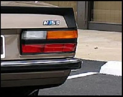 Ce sont les feux arrière d'une ...