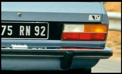 Ce sont les feux arrière d'une ...