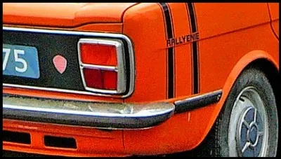 Ce sont les feux arrière d'une ...