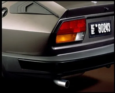 Ce sont les feux arrière d'une ...