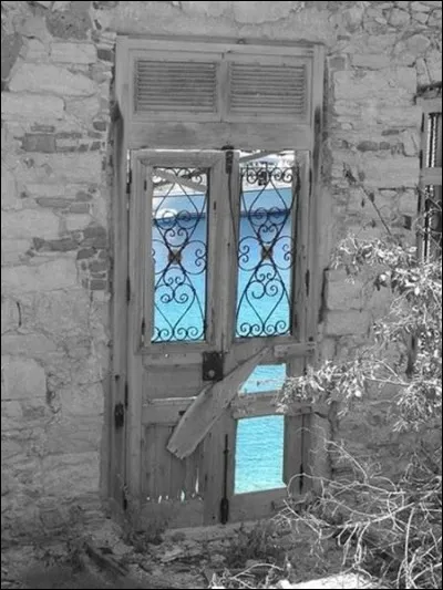 Quatre garçons téméraires se lancent à l'assaut d'une vieille porte et de ses secrets, quel est ce livre de Gaston Clerc ?