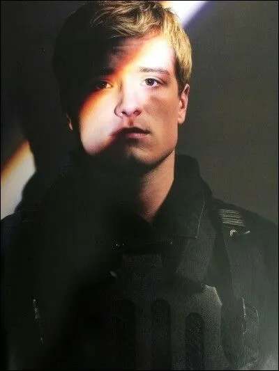 Comment Peeta est-il ramené au District 13 ?