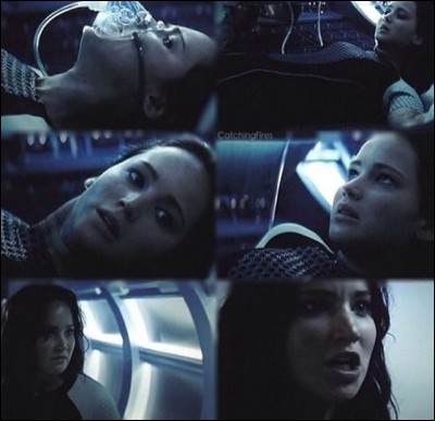 Où se réveille Katniss ?