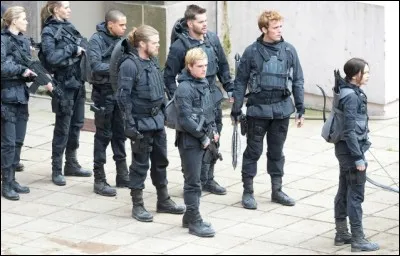 Qui déclare : "Bienvenue dans les 76e Hunger Games" ?