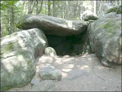 Avec laquelle de ces femelles s'est-il enfui vers les Hautes Pierres ?
