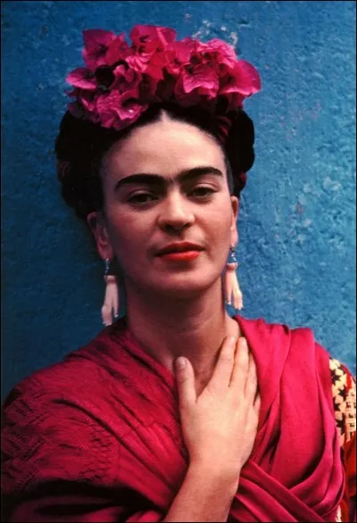 Peintre mexicaine, Frida Khalo, enfant, fut atteinte de poliomyélite et subit un très grave accident qui l'obligea à rester alitée plusieurs années. Quel portrait lui attribuez-vous?