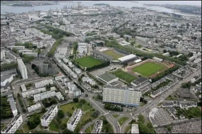 A quelle &eacute;poque la ville de Lorient est-elle n&eacute;e?