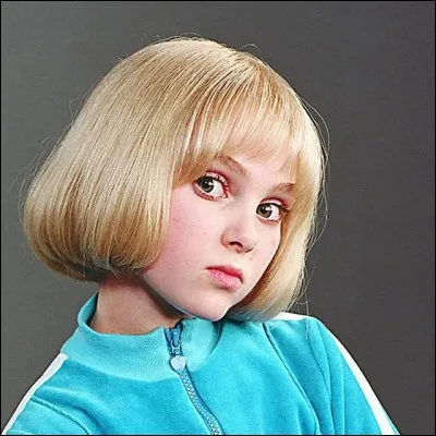 Comment se nomme la fille qui mâche du chewing-gum toute la journée ?