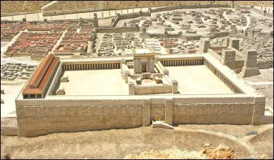 Quel roi d'Israël est le bâtisseur du premier temple de Jérusalem ?