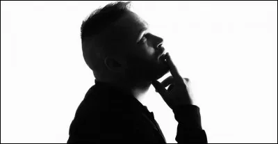 Qui a sorti un album nommé "La tête dans les nuages" ?