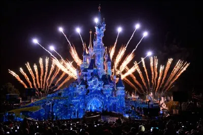 Qui est le fondateur du parc Disneyland Paris ?