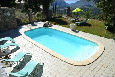 Pendant quelle saison les gens se baignent dehors ?