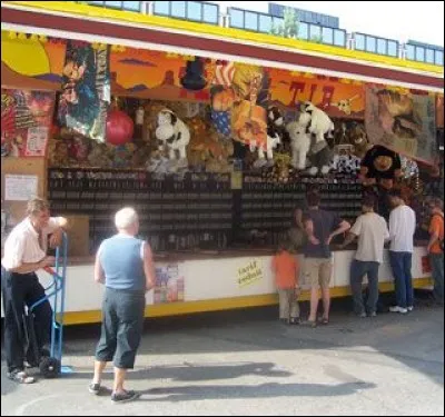 Jeu de balle &agrave; la f&ecirc;te.