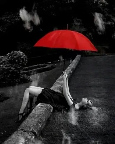 Retrouvez les actrices jouant dans la comédie musicale "Les parapluies de Cherbourg" ?