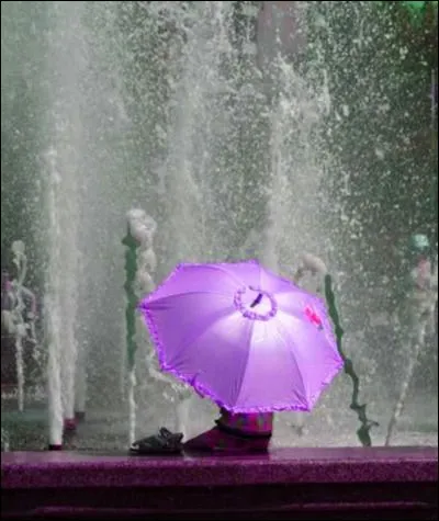 De quel État, le fleuve nommé "Rivière à la pluie" sépare-t-il le Minnesota ?