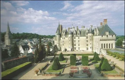 Ce ch&acirc;teau d'Indre-et-Loire est ...