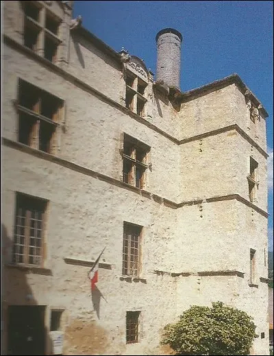 Il a &eacute;t&eacute; construit par Pierre de Glandev&egrave;s.