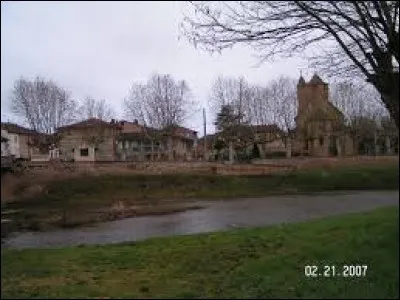 Commune Ariégeoise, dans le massif du Plantaurel, Daumazan-sur-Arize se situe en région ...