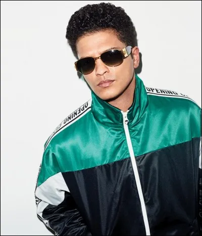 Qui est ce chanteur qui chante "24K Magic" ?