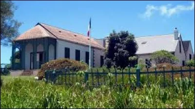 ''Les observations d'un sot apprennent jusqu'à quel degré de simplicité il faut descendre pour être compris de tous.'' ... L'homme qui a dit ça est mort à Longwood.